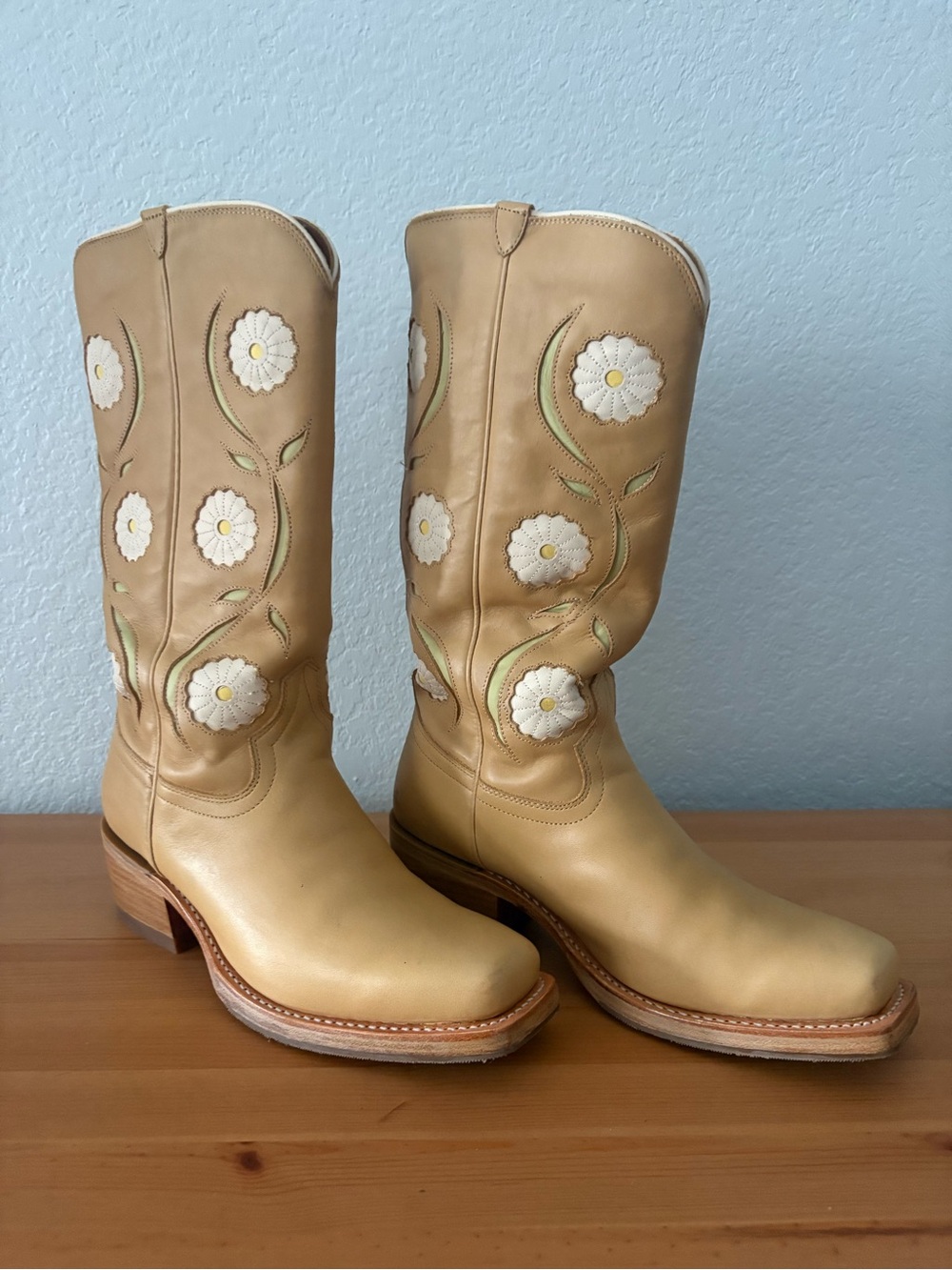 Tecovas Charlie Bloom Pale Yellow  Floral  Western Boots size 8.5